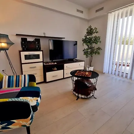 Apartment Mel & Steph With Private Pool Daire *
