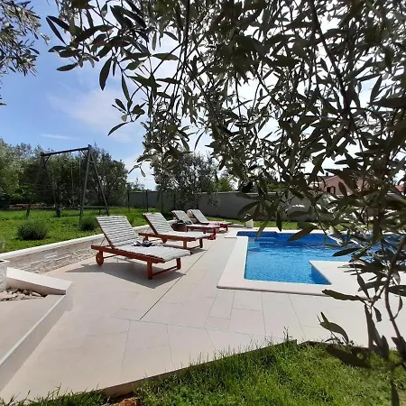 Apartment Mel & Steph With Private Pool Daire