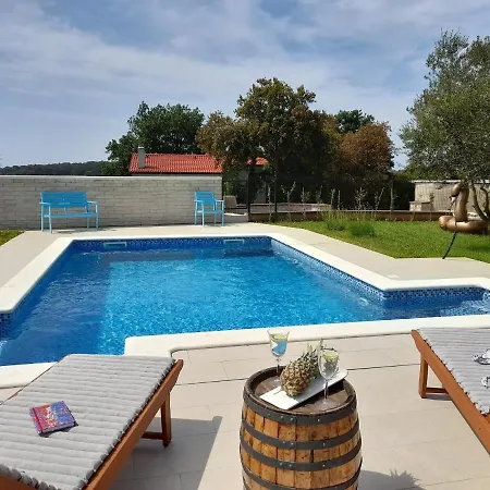 Apartment Mel & Steph With Private Pool